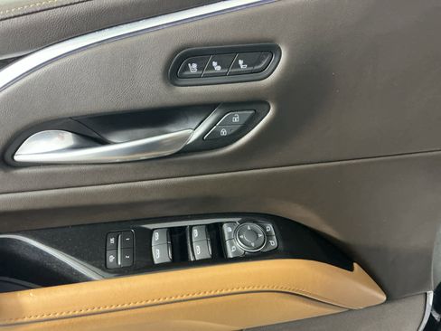 Used 2022 Cadillac Escalade Premium Luxury image 36