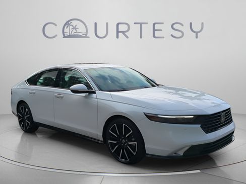 Used 2024 Honda Accord Touring image 9
