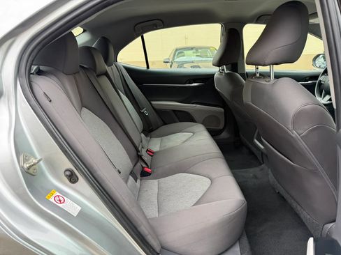 Used 2018 Toyota Camry LE FWD image 16