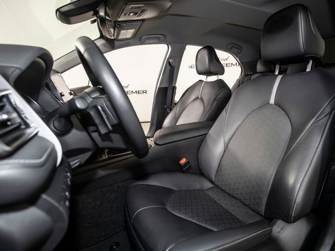 Used 2021 Toyota Camry XSE w/ Carpet Mat Package (TMS) image 16