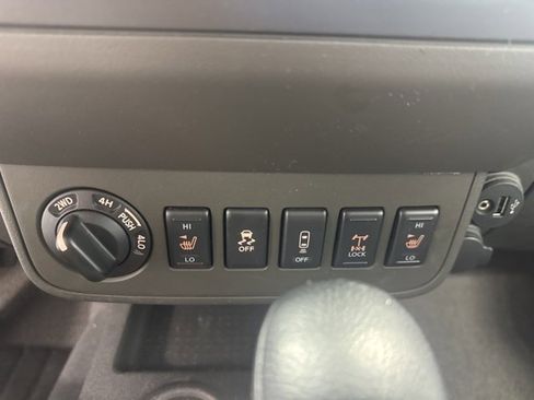 Used 2021 Nissan Frontier PRO-4X w/ Pro-4x Utility Package image 15