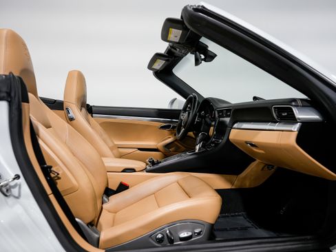 Used 2018 Porsche 911 Turbo image 30