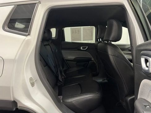 Used 2024 Jeep Compass Latitude AWD/4WD image 19