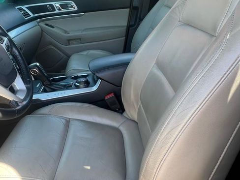 Used 2014 Ford Explorer XLT w/ Equipment Group 202A AWD/4WD image 13