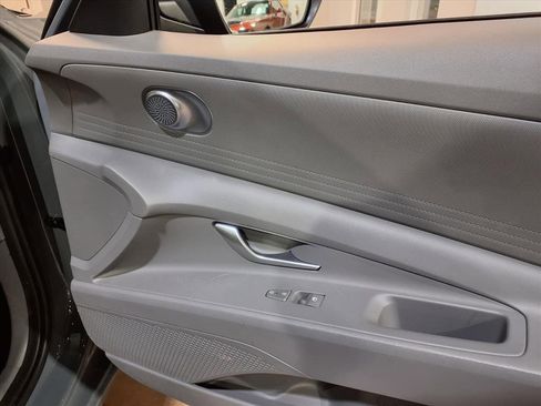 Used 2023 Hyundai Elantra SE w/ Cargo Package image 18