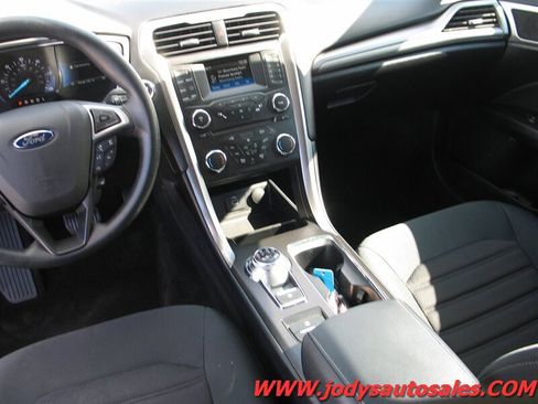 Used 2018 Ford Fusion SE FWD image 7