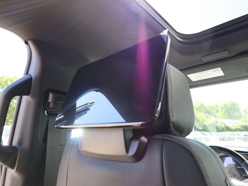 New 2026 Chevrolet Suburban High Country AWD/4WD image 32
