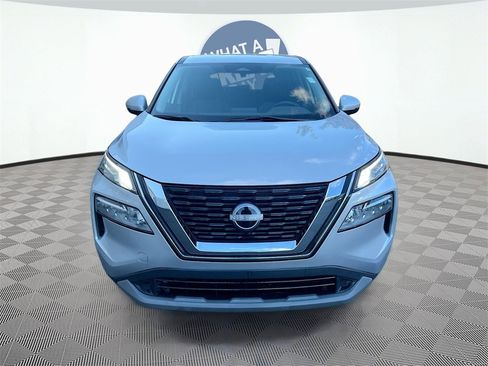 Used 2022 Nissan Rogue SV image 2