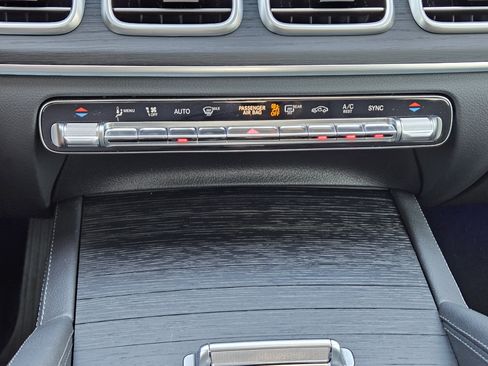 Certified 2025 Mercedes-Benz GLE 450 4MATIC image 20