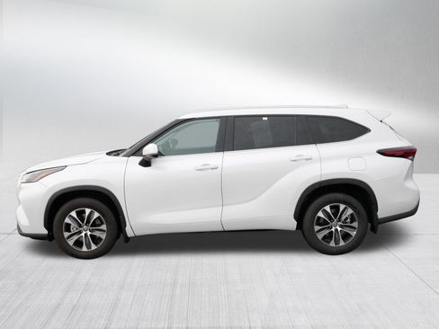 Certified 2026 Toyota Highlander XLE AWD/4WD image 4