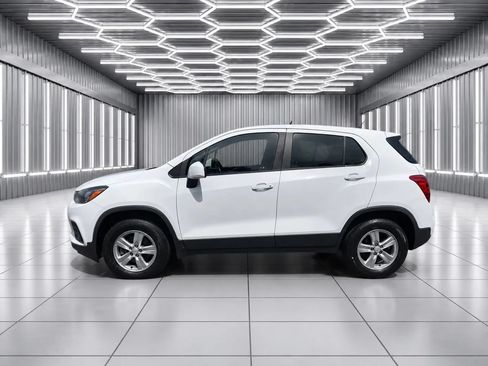 Used 2018 Chevrolet Trax LS AWD/4WD image 2