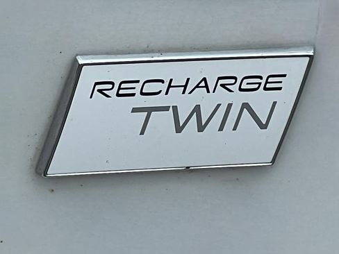 Used 2023 Volvo XC40 Recharge Ultimate AWD/4WD image 14