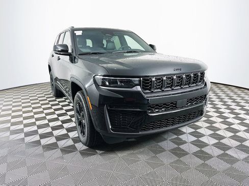 New 2026 Jeep Grand Cherokee Altitude AWD/4WD image 2