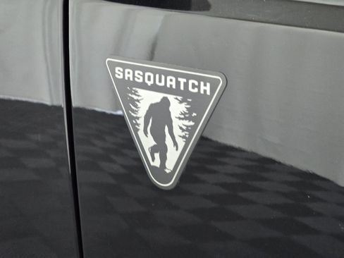 Used 2022 Ford Bronco Base image 24