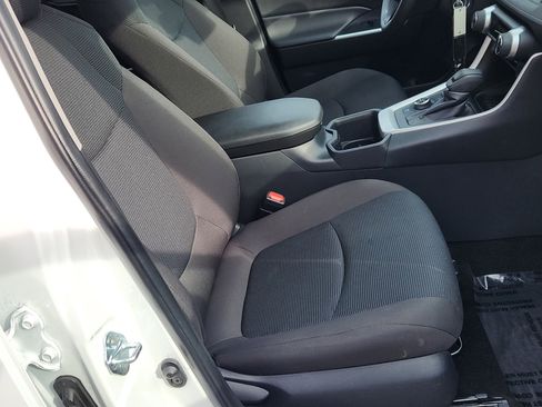Certified 2025 Toyota RAV4 LE image 31