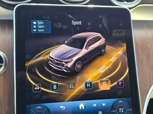 Used 2025 Mercedes-Benz GLC 350e 4MATIC image 34