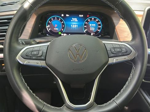 Used 2025 Volkswagen Atlas SE image 11