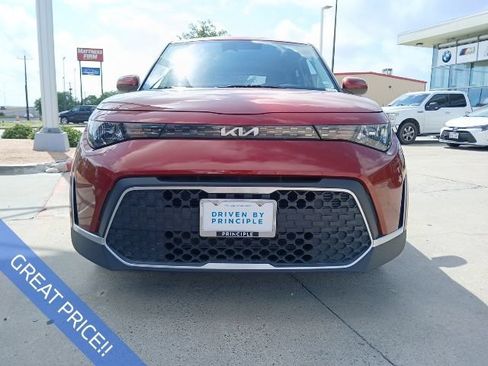 Used 2024 Kia Soul LX w/ Option Group 015 FWD image 2