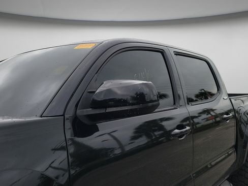 Used 2018 Toyota Tacoma SR5 RWD image 29