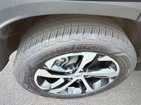 Used 2024 Chevrolet Trax RS FWD image 19