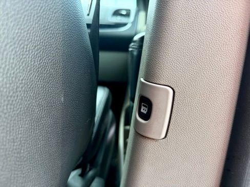 Used 2017 Dodge Grand Caravan SXT image 20