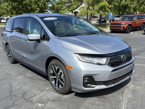 Certified 2026 Honda Odyssey EX-L image 4
