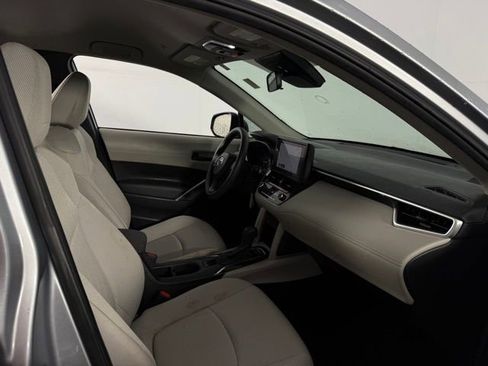 Used 2023 Toyota Corolla Cross L FWD image 15