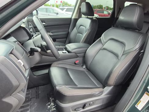 Used 2023 Nissan Pathfinder SL AWD/4WD image 12