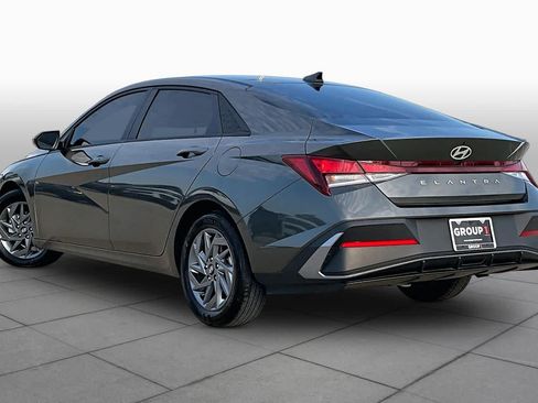 Used 2024 Hyundai Elantra SEL FWD image 12
