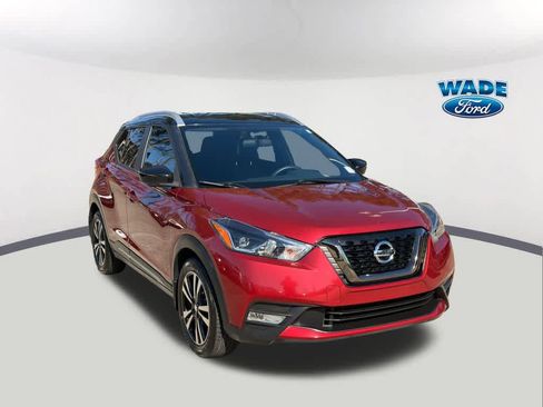 Used 2019 Nissan Kicks SR w/ SR Premium Package image 3