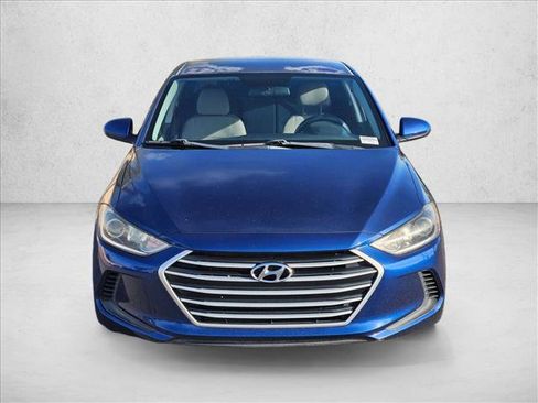 Used 2018 Hyundai Elantra SE image 2