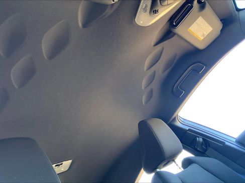 Used 2021 Toyota C-HR XLE image 12