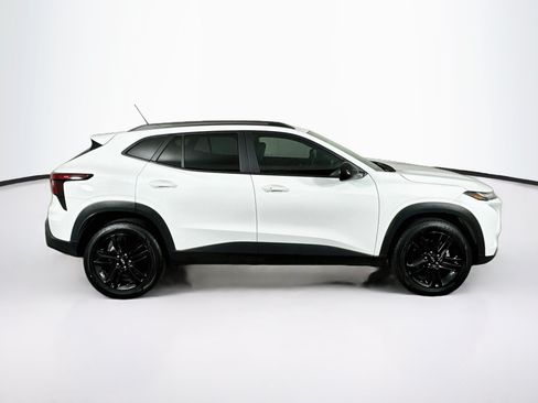 Used 2024 Chevrolet Trax ACTIV w/ Sunroof Package FWD image 10