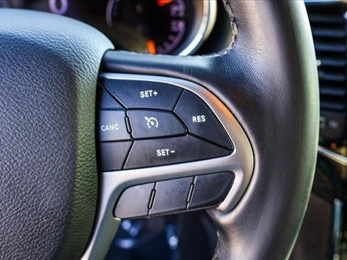 Used 2021 Jeep Grand Cherokee Laredo X AWD/4WD image 15