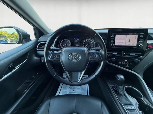 Used 2022 Toyota Camry SE w/ Convenience Package FWD image 12