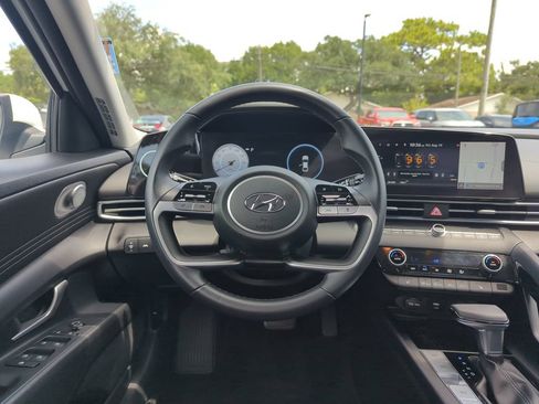 Used 2023 Hyundai Elantra Limited FWD image 17