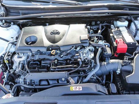 Used 2022 Toyota Camry SE image 32