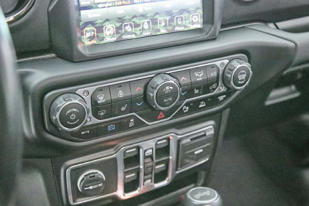 Used 2023 Jeep Wrangler Unlimited Sahara AWD/4WD image 22