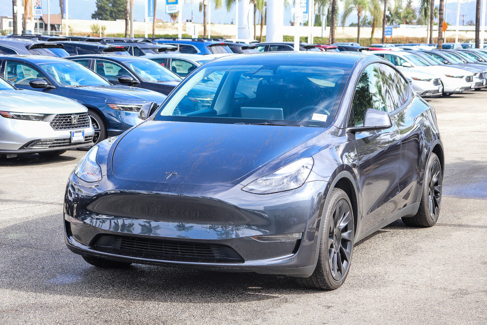 Used 2024 Tesla Model Y Long Range AWD/4WD image 3