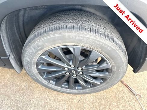Used 2024 Chevrolet Traverse RS FWD image 18
