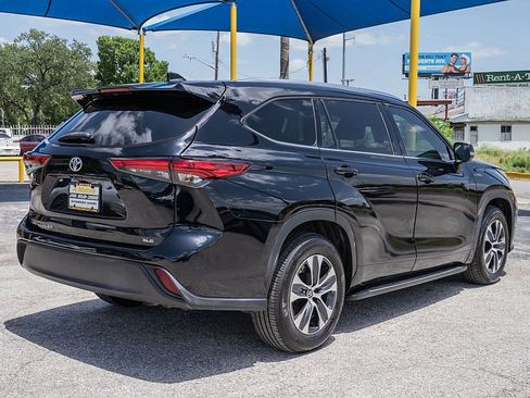 Used 2020 Toyota Highlander XLE FWD image 5