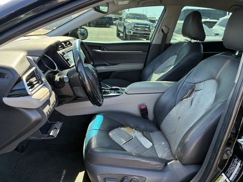 Used 2018 Toyota Camry XLE FWD image 15