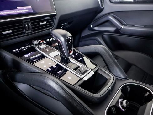 Certified 2022 Porsche Cayenne AWD/4WD image 20