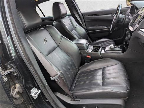 Used 2019 Chrysler 300 S image 19