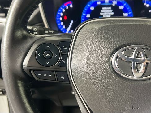 Used 2022 Toyota Corolla Cross XLE w/ Convenience Package AWD/4WD image 18