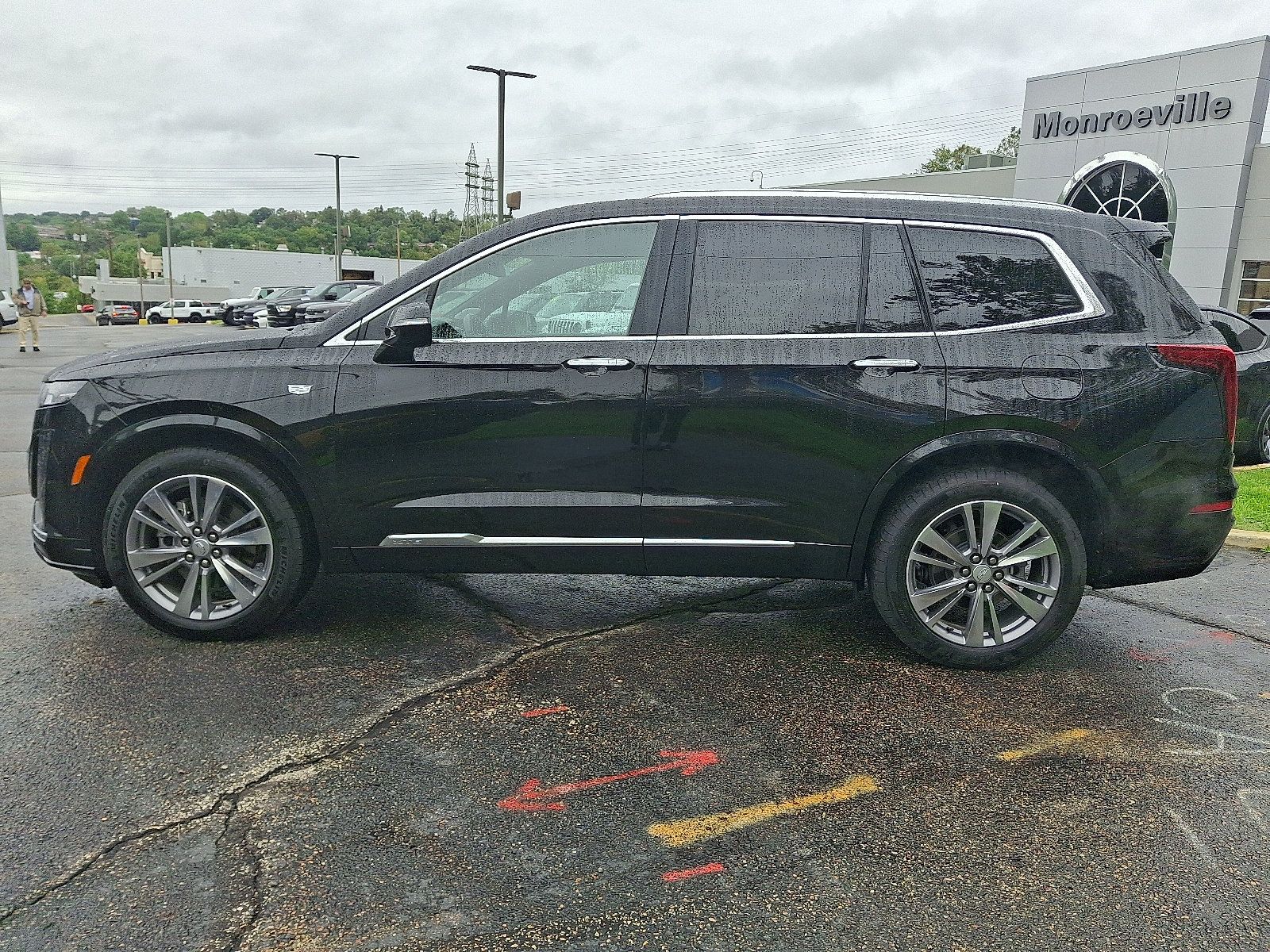 Used 2025 Cadillac XT6 Premium Luxury w/ LPO, Floor Liner Package FWD image 7