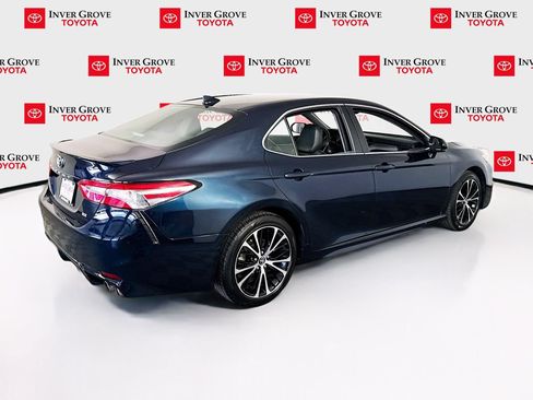Used 2020 Toyota Camry SE FWD image 5
