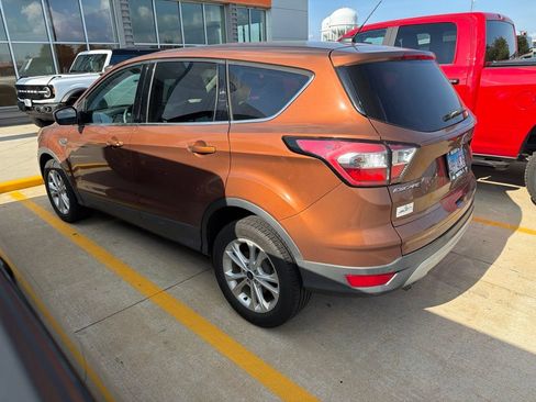 Used 2017 Ford Escape SE FWD image 2