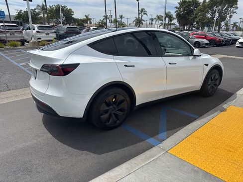Used 2024 Tesla Model Y Long Range image 25