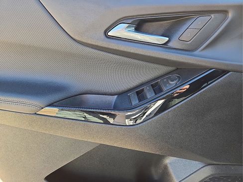 Used 2026 Chevrolet Equinox LT image 19